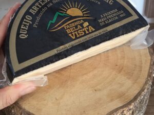 Queijo Capa Preta Fazenda Bela Vista 550g